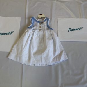 VESTIDO BLANCO BORDADO AZUL CLARITO